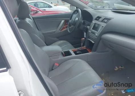 2011 Toyota Camry Xle z USA, uszkodzony, nr VIN 4T1BF3EK0BU775330